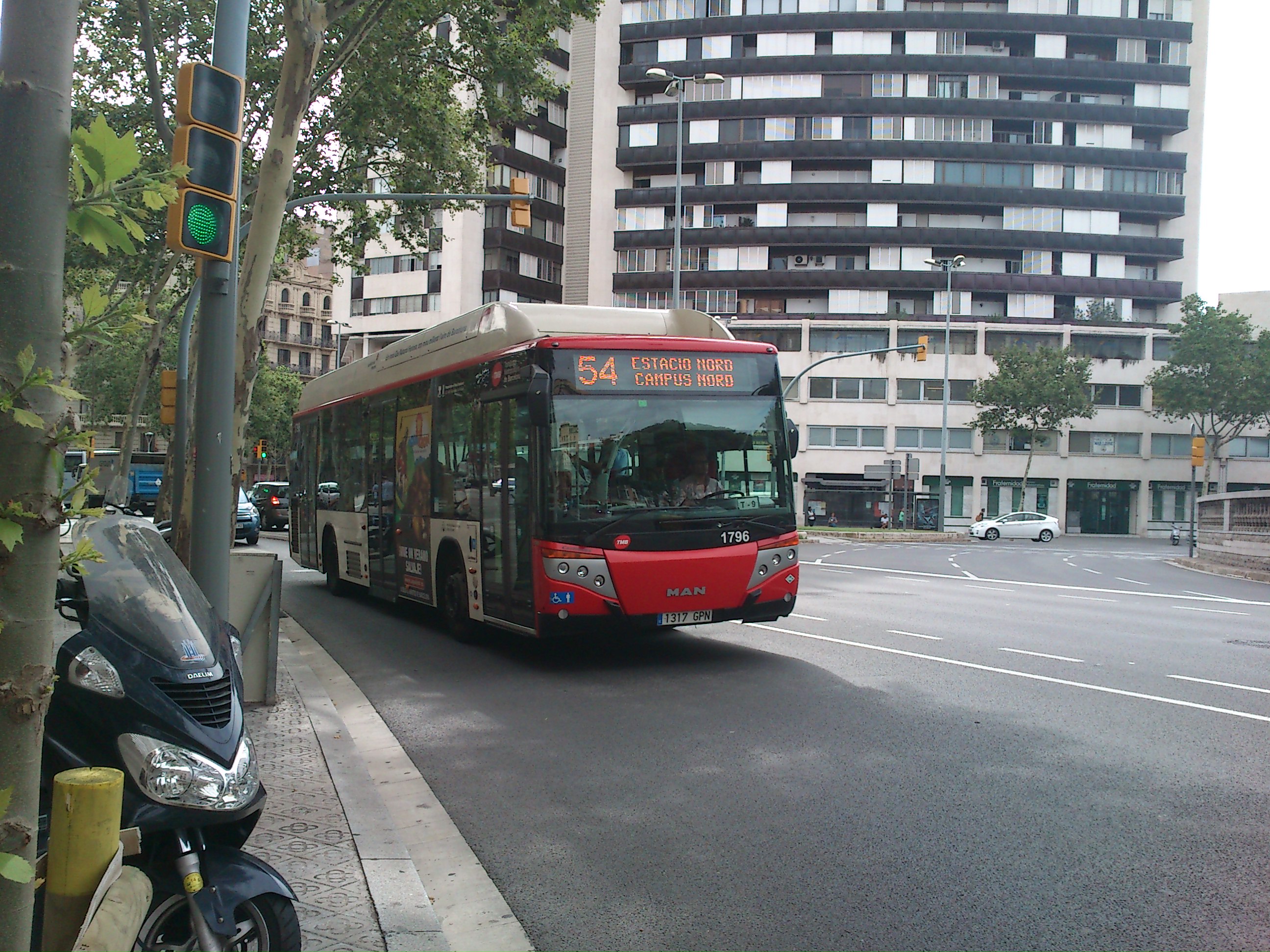MAS COCHES DE GAS NATURAL A PONIENTE