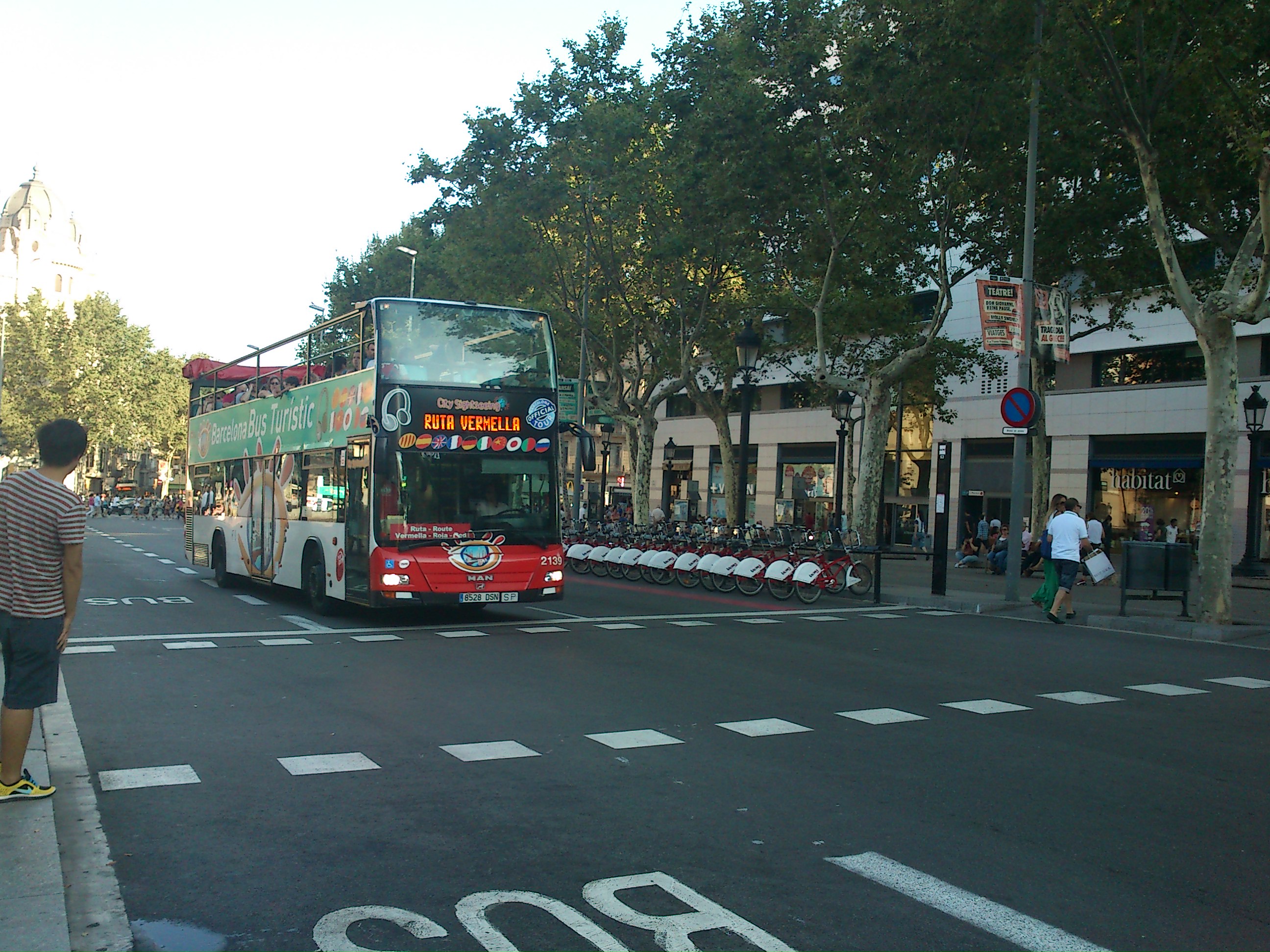 YA HAY MAS COCHES CON TOLDO DEL BARCELONA BUS TURISTIC