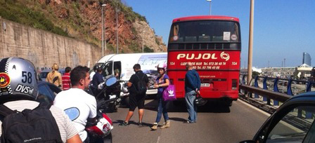 CHOQUE DE UNA FURGONETA CONTRA UN AUTOBUS DE PUJOL