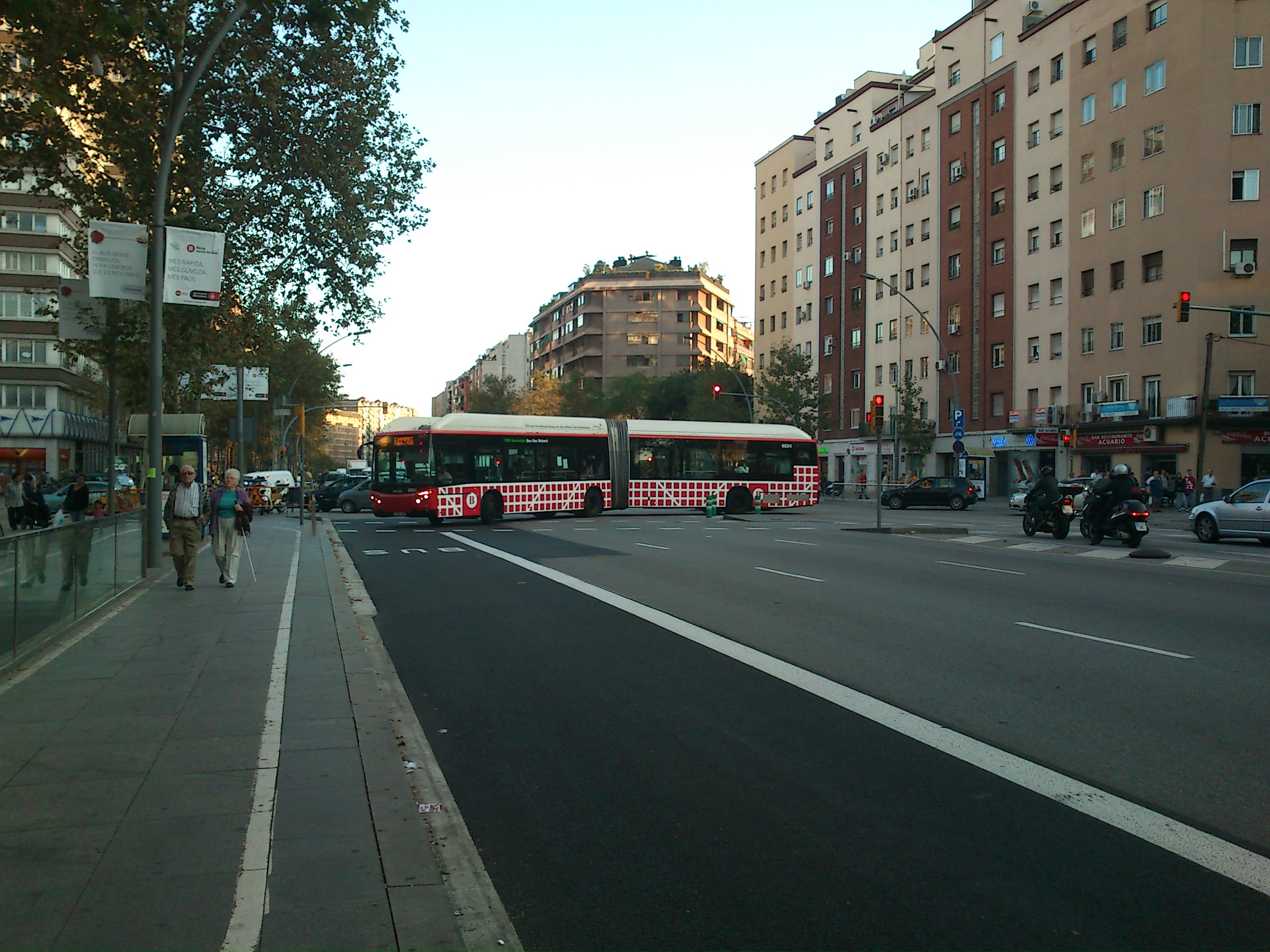 RESUMEN DEL PRIMER DIA DE LA NOVA XARXA DE BUS Y DE LA HUELGA DE BUS TMB 2DA PARTE