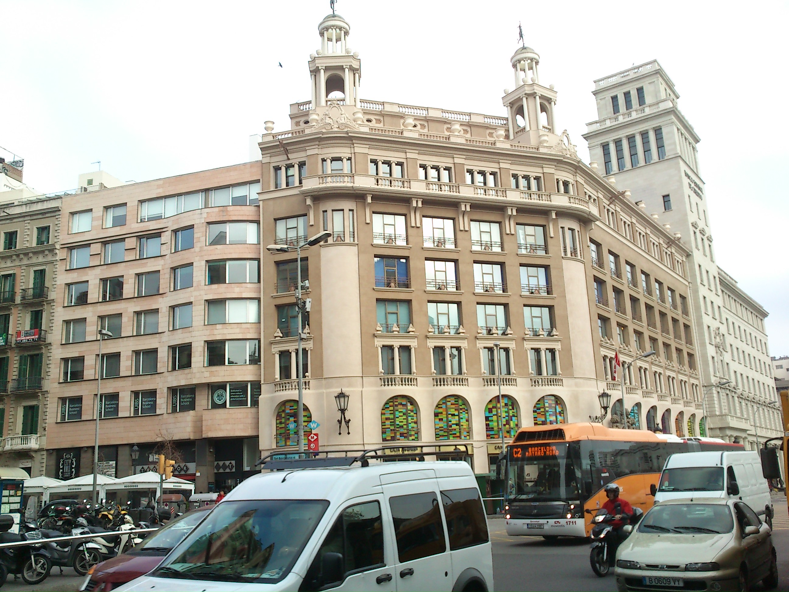 DOS VOLVOS ARTICULADOS A CASAS