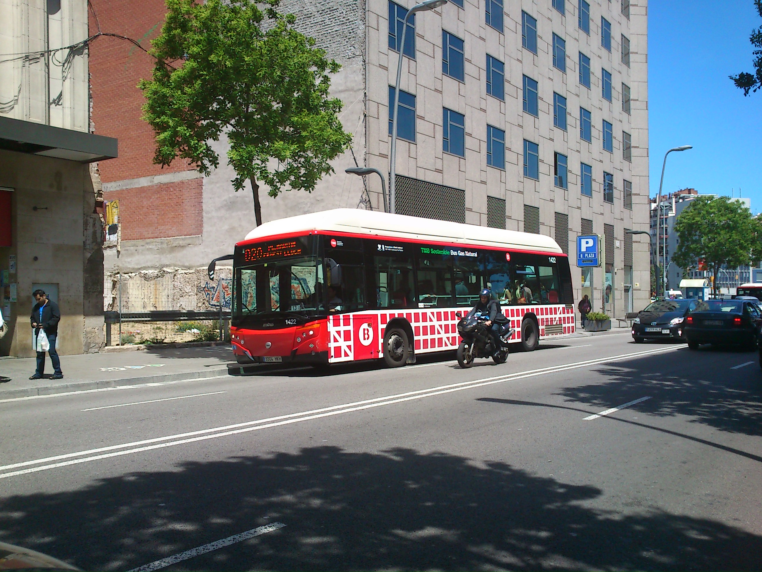 TRES 1400 REDECORADOS A NOVA XARXA BUS