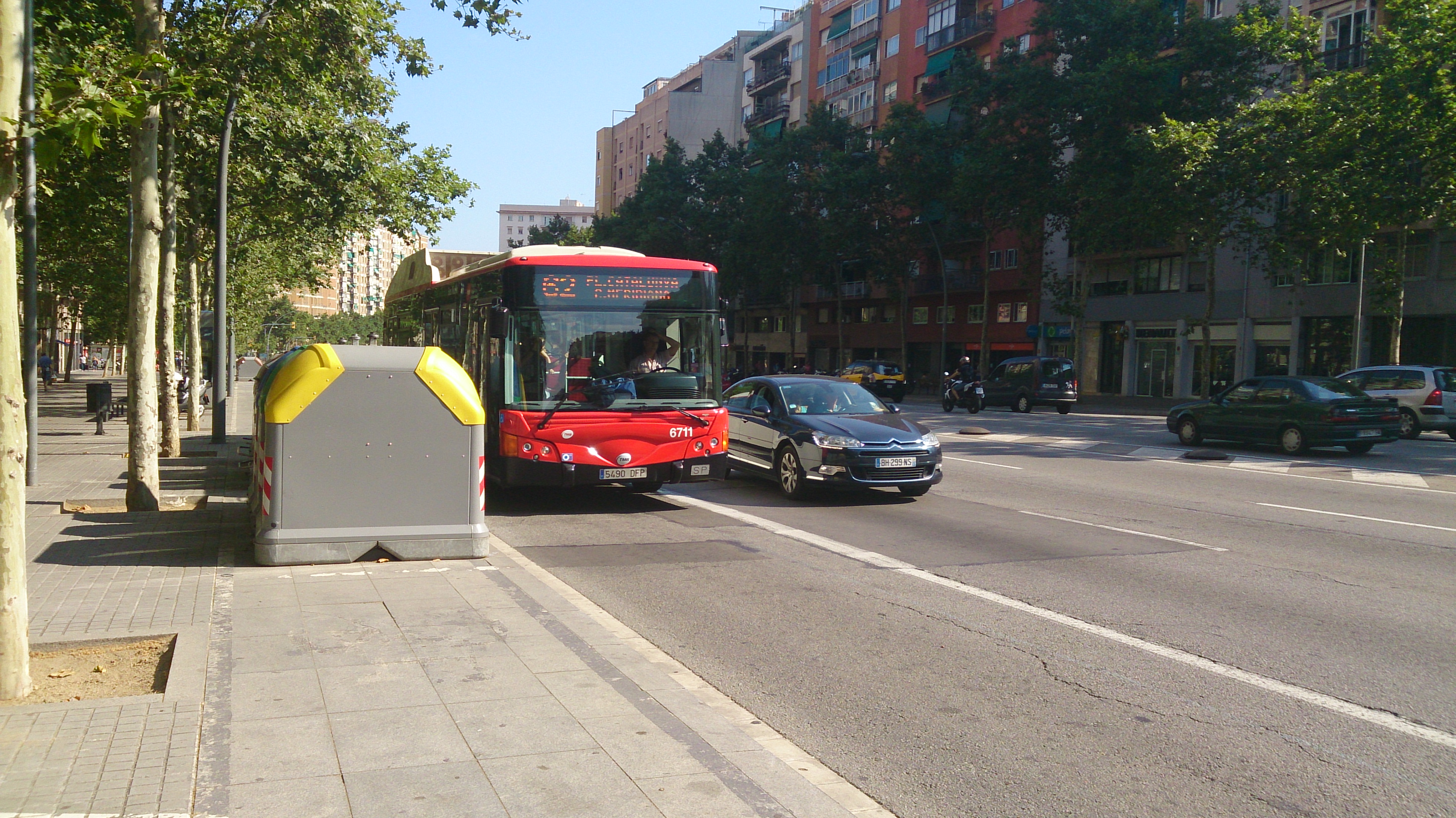 EL 6711 LE IMPLANTAN EL LOGO PLATEADO DE TMB