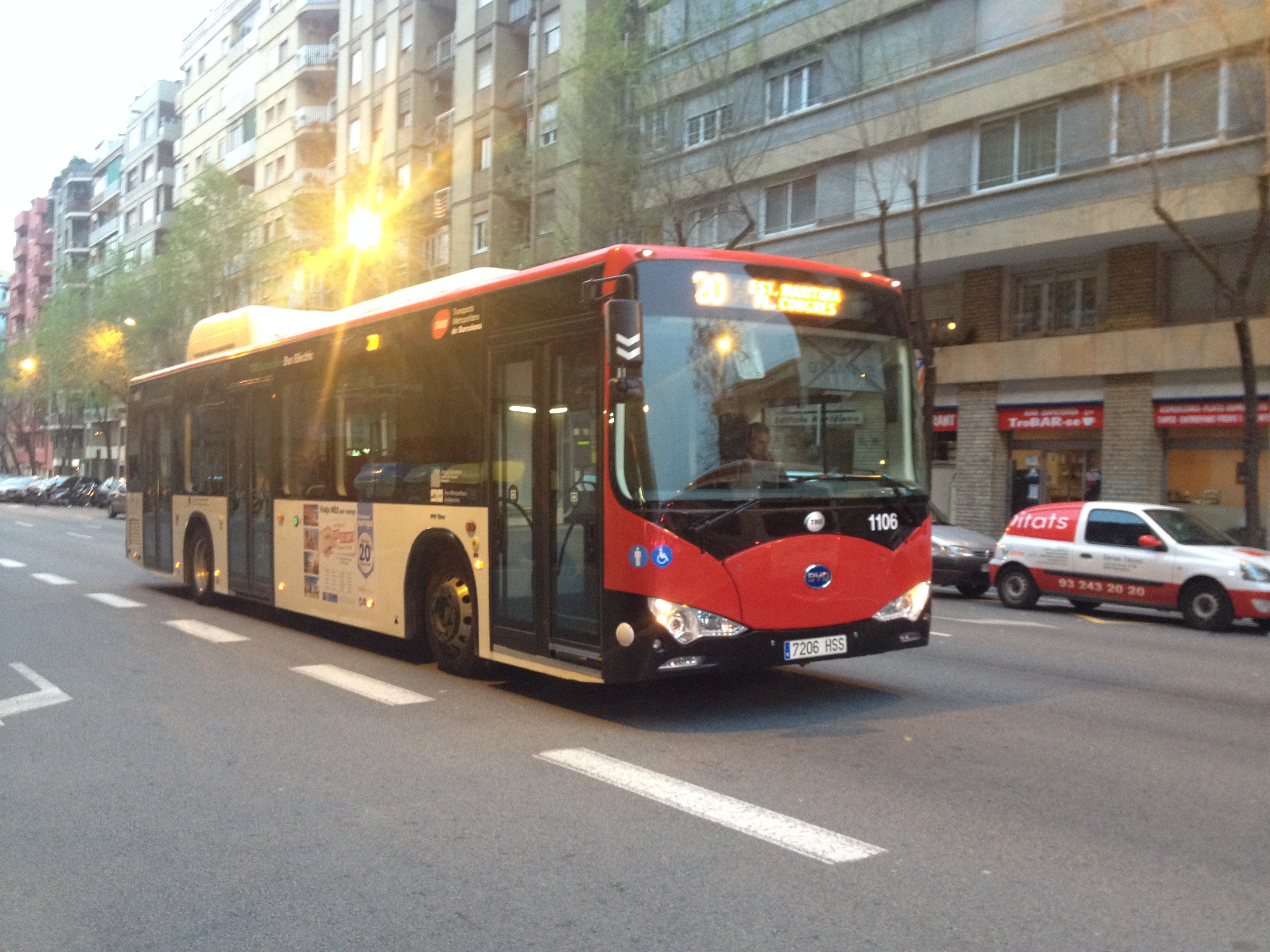 EL 1106 DE TMB YA INCORPORA PUBLICIDAD