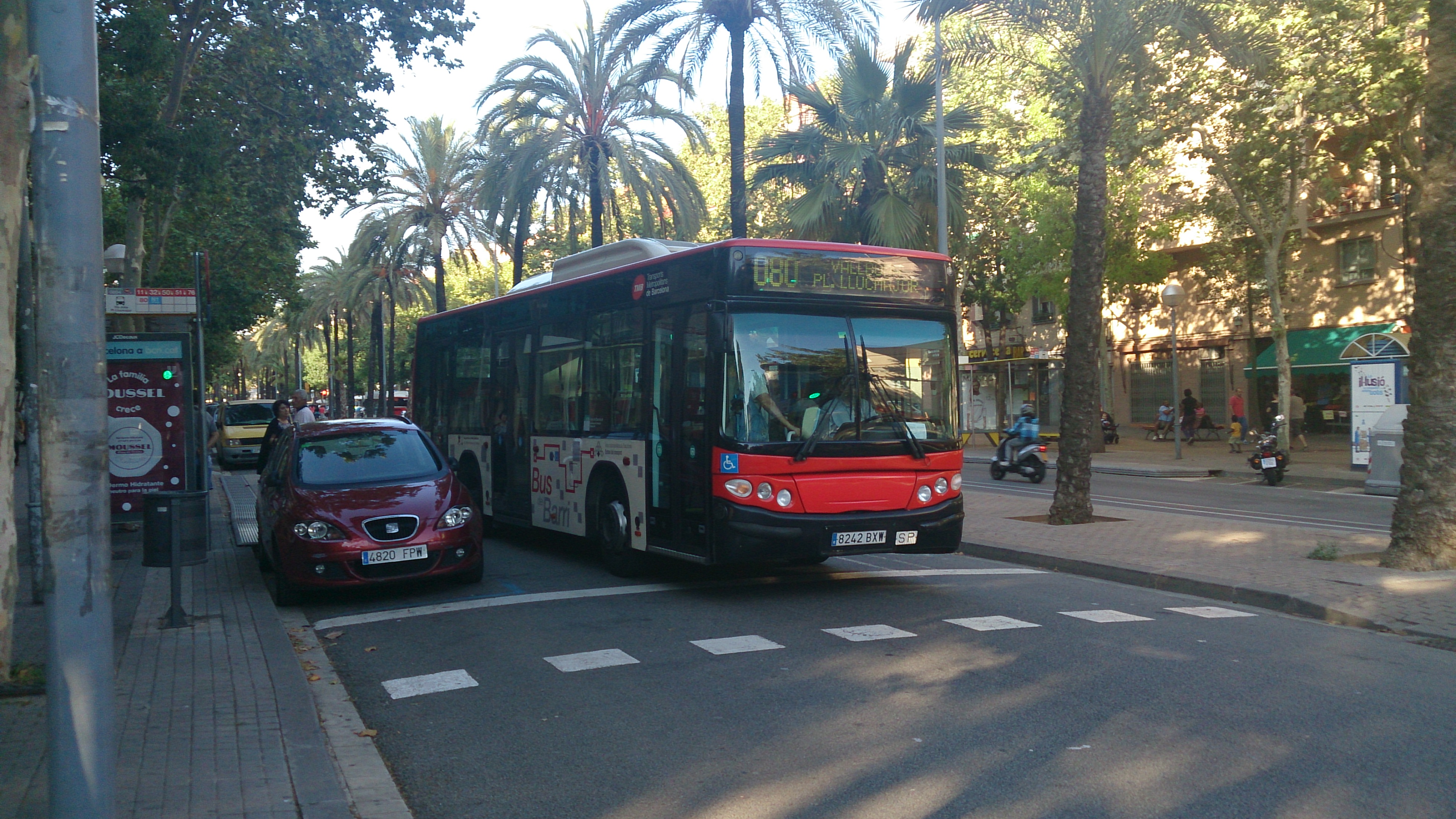 EL 4402 DE TMB CEDIDO A BUS NOU BARRIS