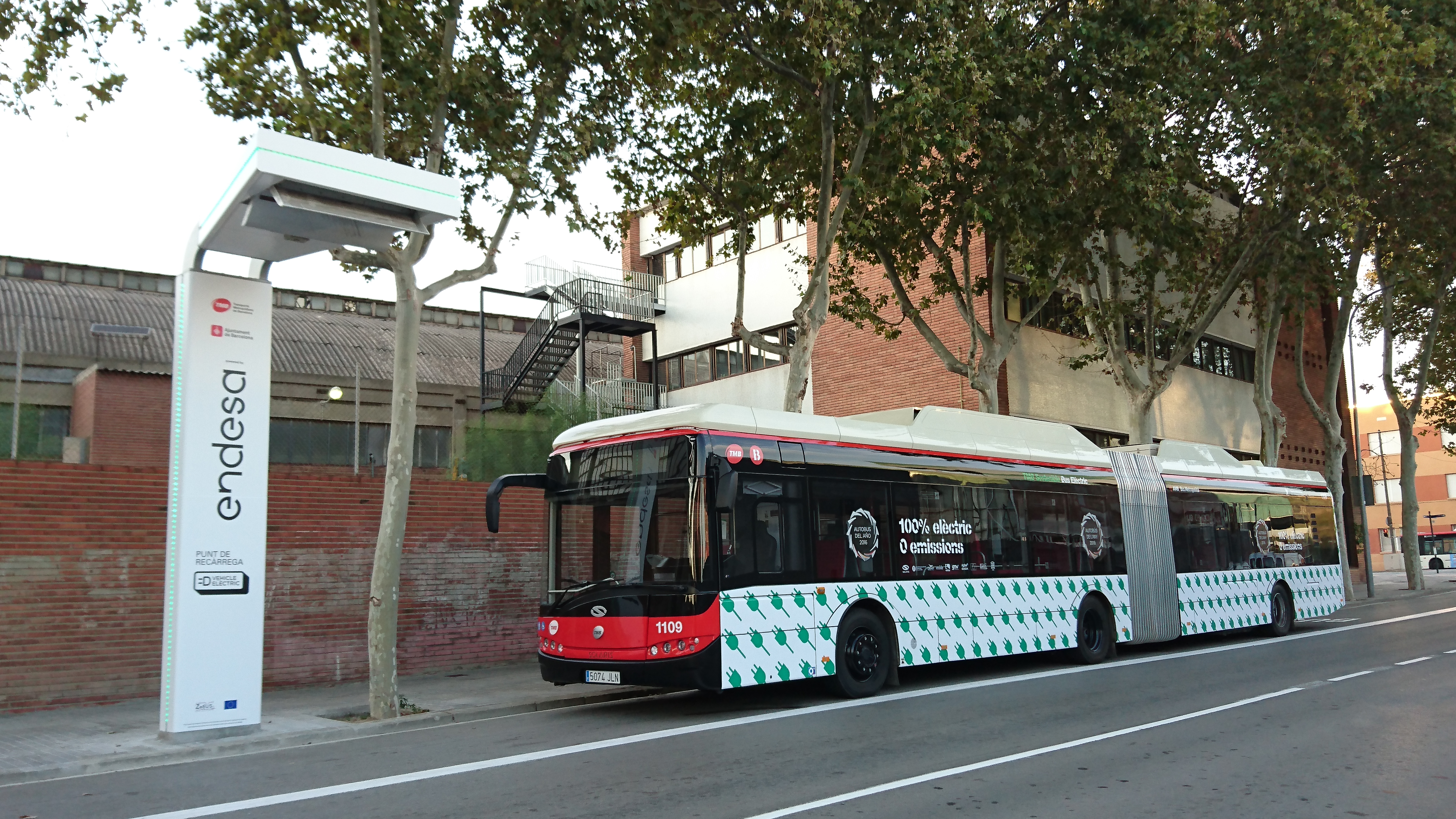 PRESENTADOS LOS PRIMEROS ARTICULADOS ELECTRICOS DE TMB