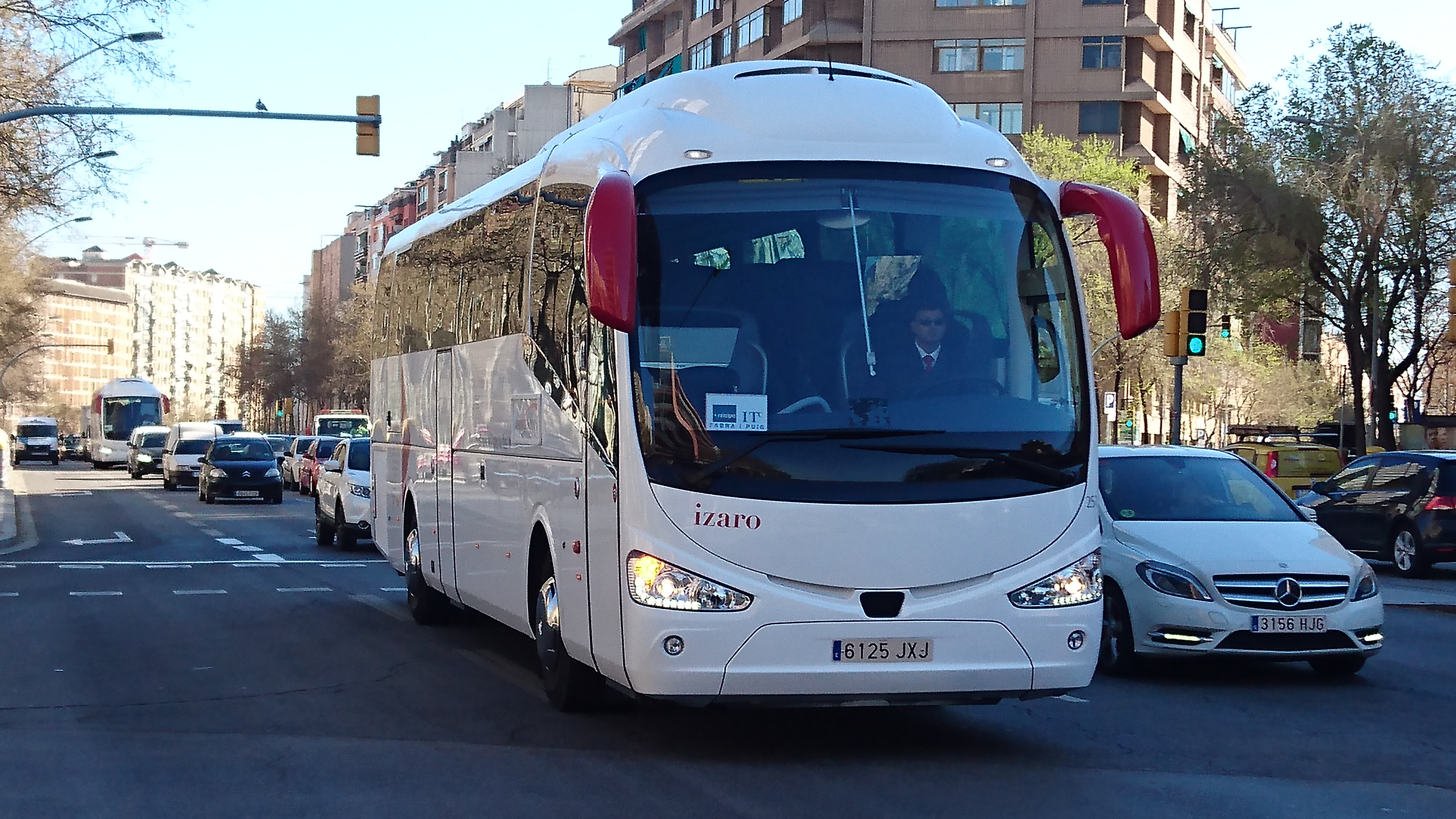 IZARO ADQUIERE VARIOS I6