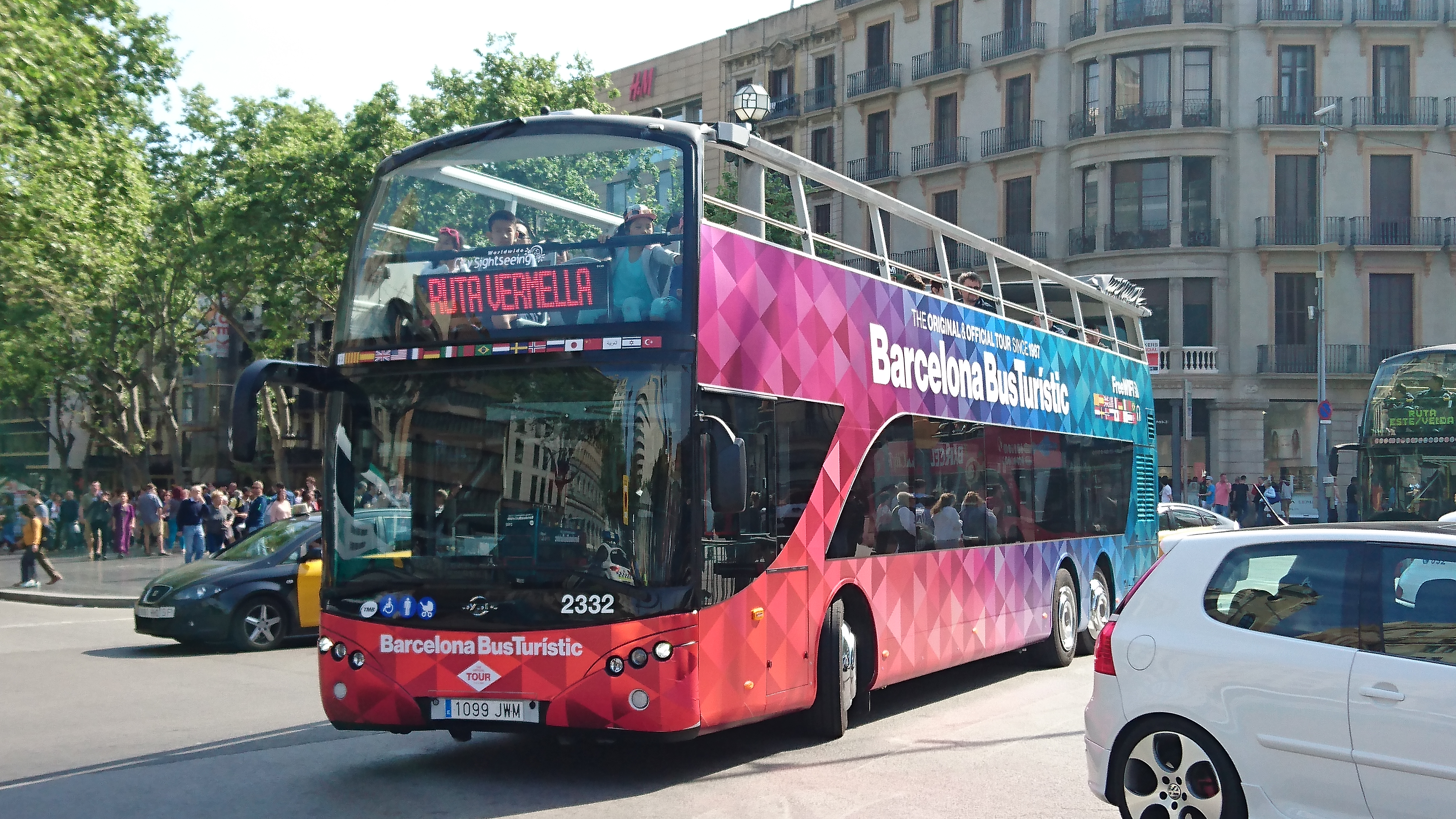 ESTRENADOS LOS NUEVOS AYATS TURISTICOS DE TMB