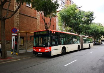 TMB realiza pruebas con autobuses articulados en la linea 6