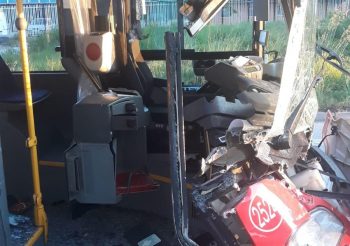 Accidentado un autobus de Monbus en L’Hospitalet de Llobregat