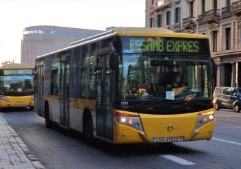 Incendiado un autobús de Baixbus Mohn en el centro de Castelldefels