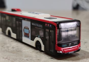 Nuevo modelo de autobús en miniatura