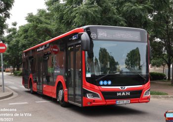 Monbus incorpora un nuevo autobús para la línea estival VB4