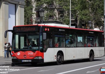 Se incendia un autobús de TMB en la Plaça estatut de Catalunya