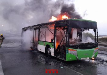 Se incendia un autobús de Rosanbus en Sant Just Desvern