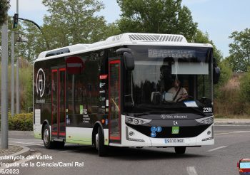 El servicio lanzadera al Parc de l’Alba estrena un nuevo autobús eléctrico