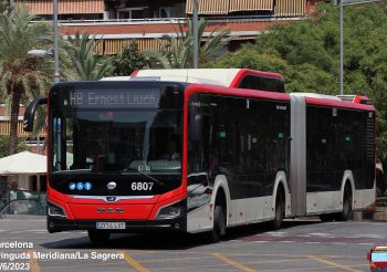 TMB intercambia articulados de Gas natural por el corte de la L4 del Metro