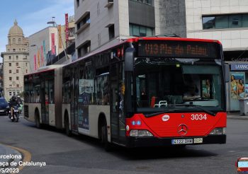 Se incendia un autobús articulado de TMB en Canyelles