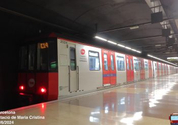TMB retira la ultima composición de la serie 2000 del metro