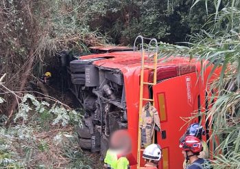 Cincuenta y tres heridos tras volcar un autocar de Moventis Sarfa en Santa Sussana