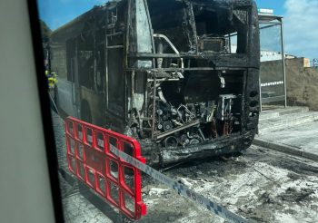 Se incendia un autobús de Direxis Tusgsal en Can Franquesa