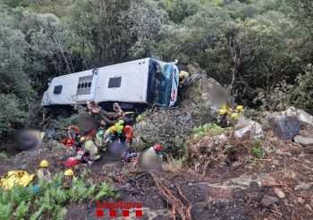 Una ochentena de heridos por la caída del terraplén de un autocar de Sagalés